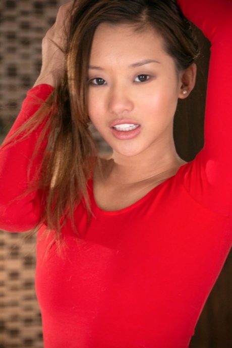 Alina Li hot star photo