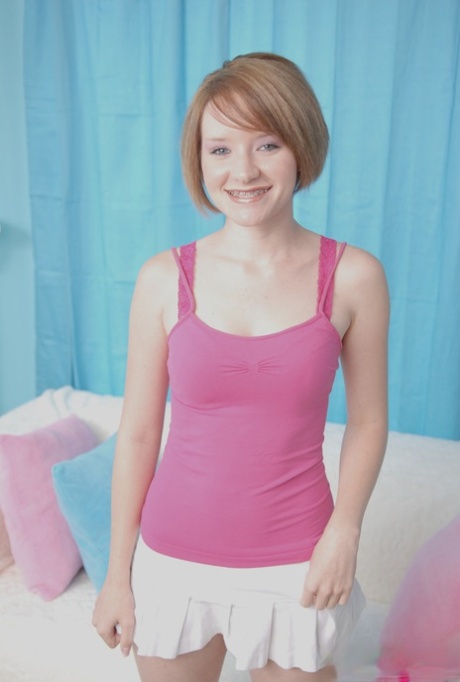 skinny redhead lesbian free nude pic